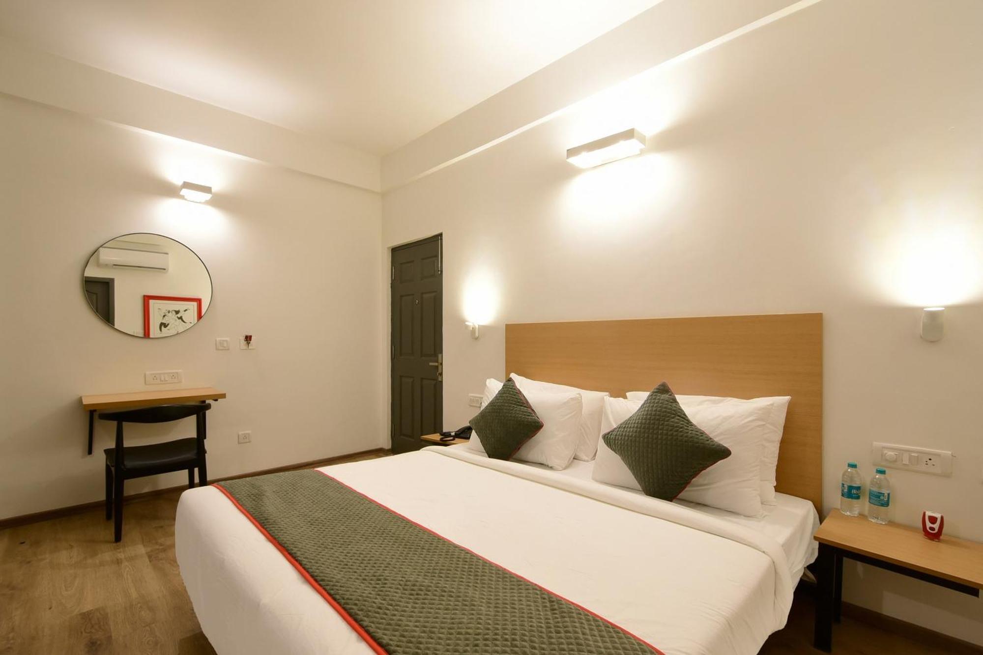 Отель Townhouse Airport Road Yelahanka Экстерьер фото
