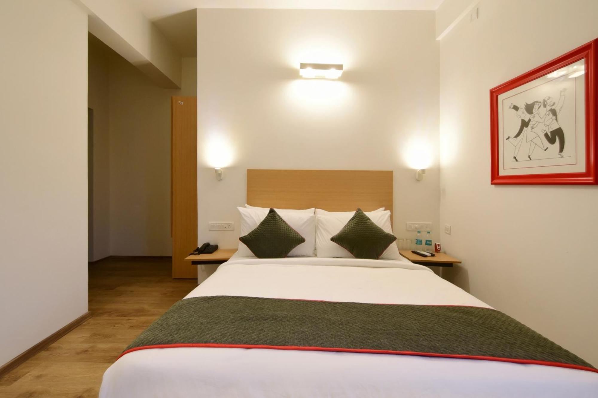Отель Townhouse Airport Road Yelahanka Экстерьер фото