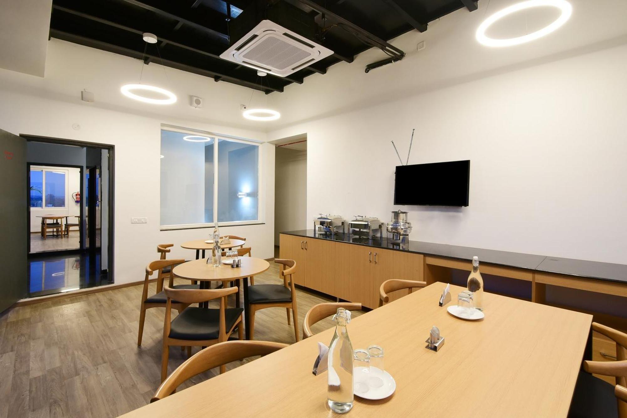 Отель Townhouse Airport Road Yelahanka Экстерьер фото