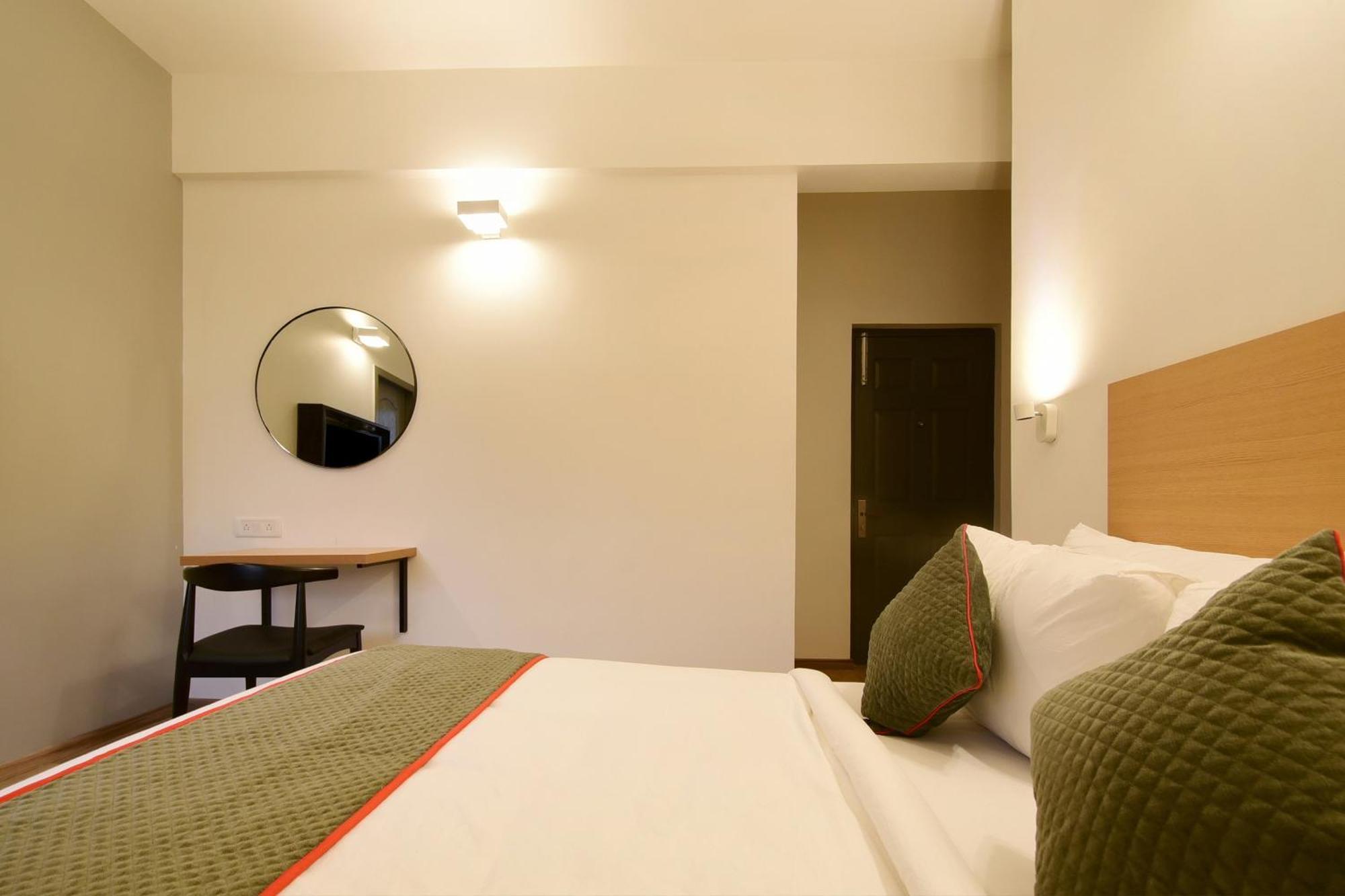 Отель Townhouse Airport Road Yelahanka Экстерьер фото